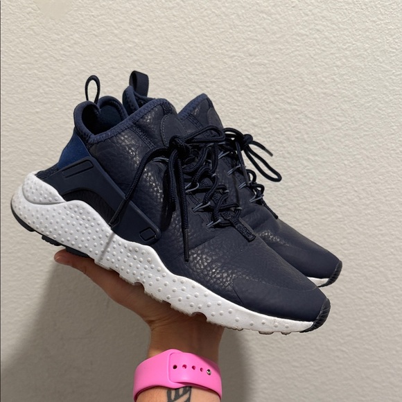 Nike Shoes - Nike Huarache Navy and White